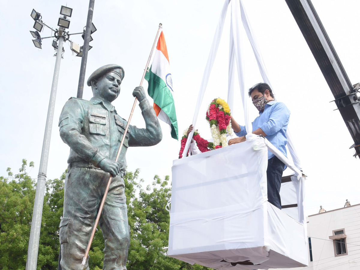 Minister KTR Inaugurated Colonel Santosh Babu Statue Photo Gallery - Sakshi6