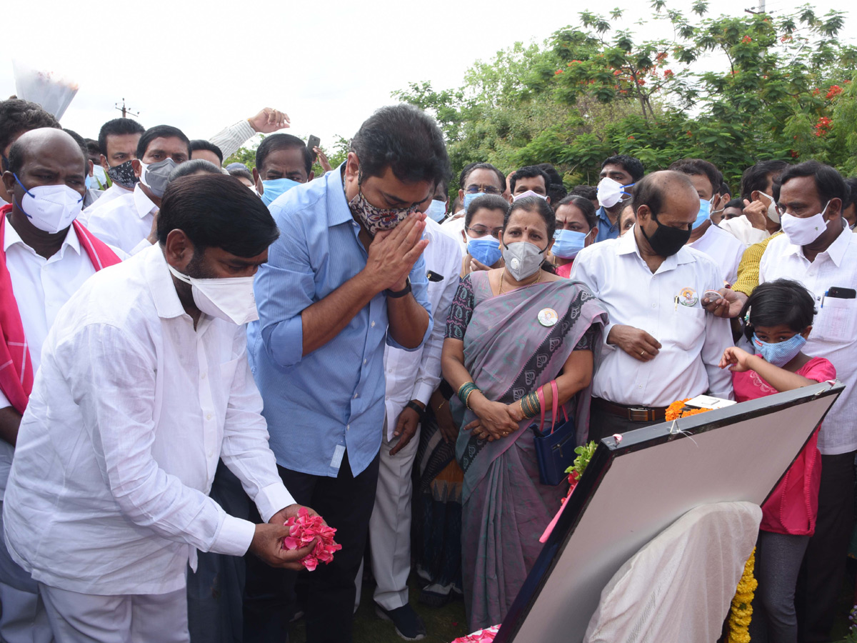 Minister KTR Inaugurated Colonel Santosh Babu Statue Photo Gallery - Sakshi7