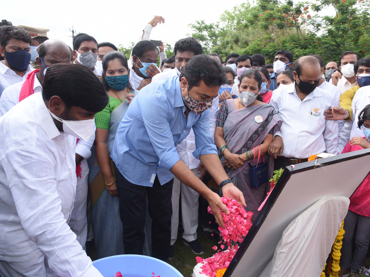 Minister KTR Inaugurated Colonel Santosh Babu Statue Photo Gallery - Sakshi8