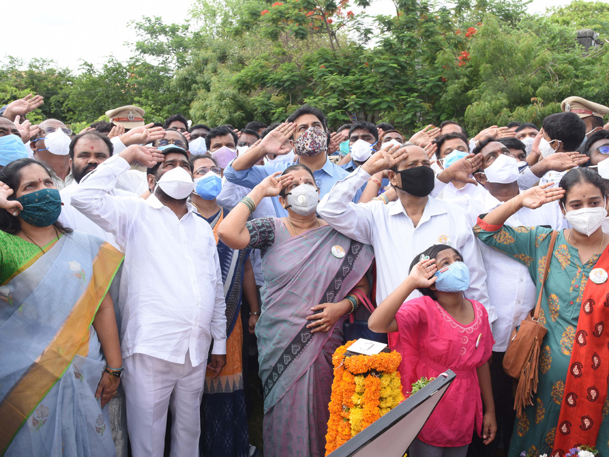 Minister KTR Inaugurated Colonel Santosh Babu Statue Photo Gallery - Sakshi9