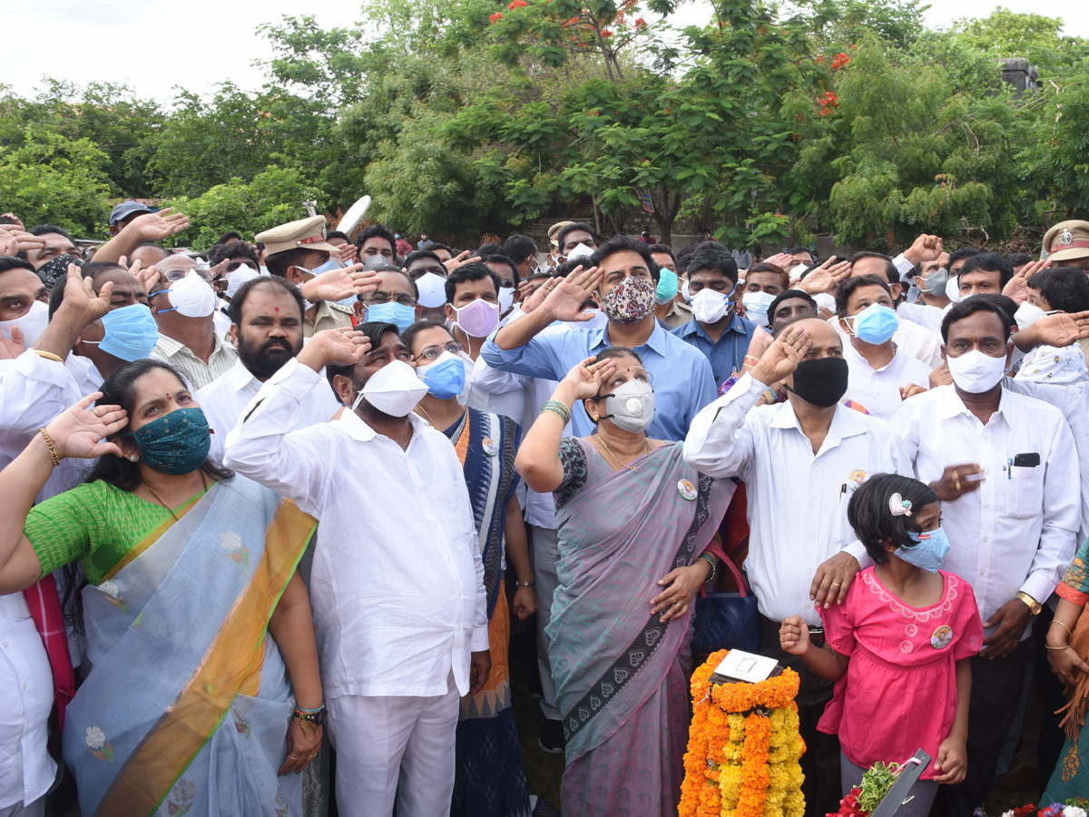 Minister KTR Inaugurated Colonel Santosh Babu Statue Photo Gallery - Sakshi10