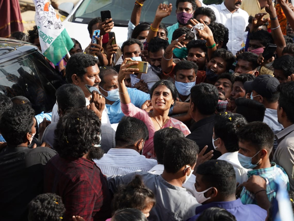 ys sharmila Huzurnagar Visit Photos - Sakshi25