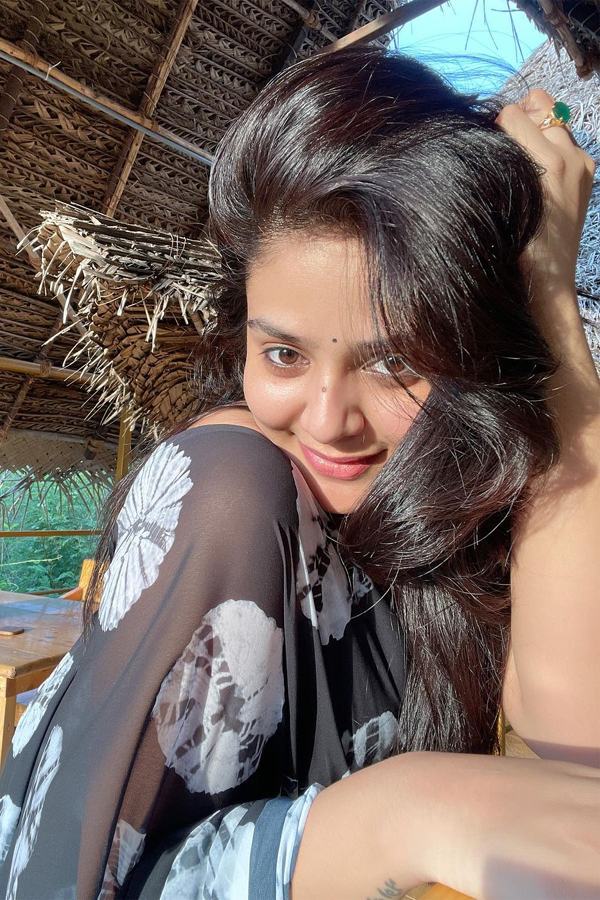 Sreemukhi Latest Photos - Sakshi10
