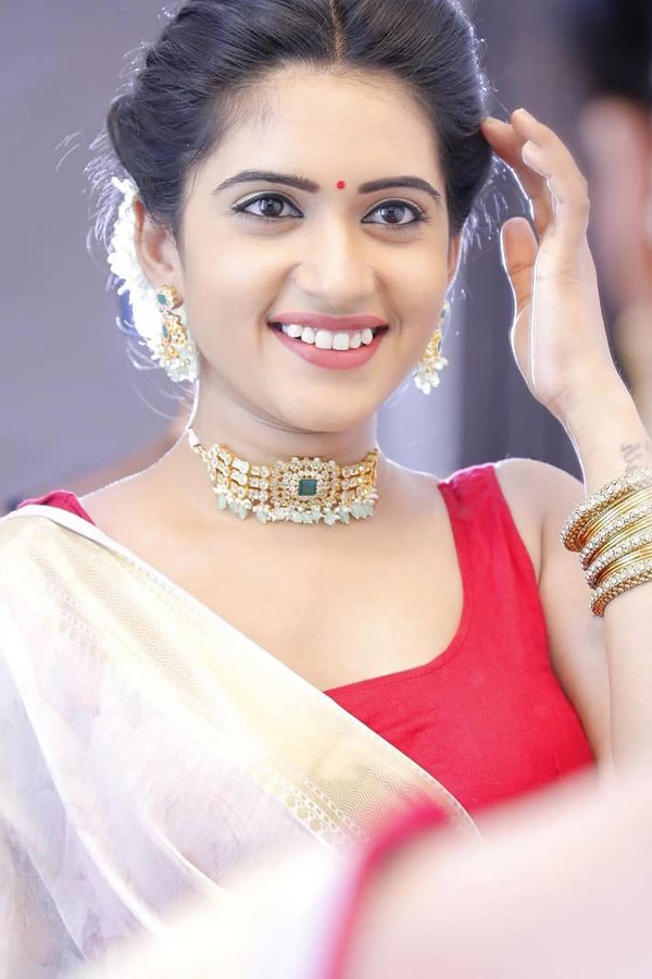 Tollywood anchor Sravanthi Chokkarapu Photos - Sakshi4