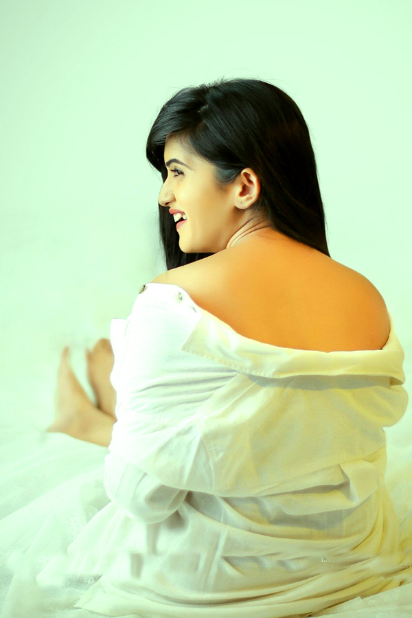 Tollywood anchor Sravanthi Chokkarapu Photos - Sakshi13