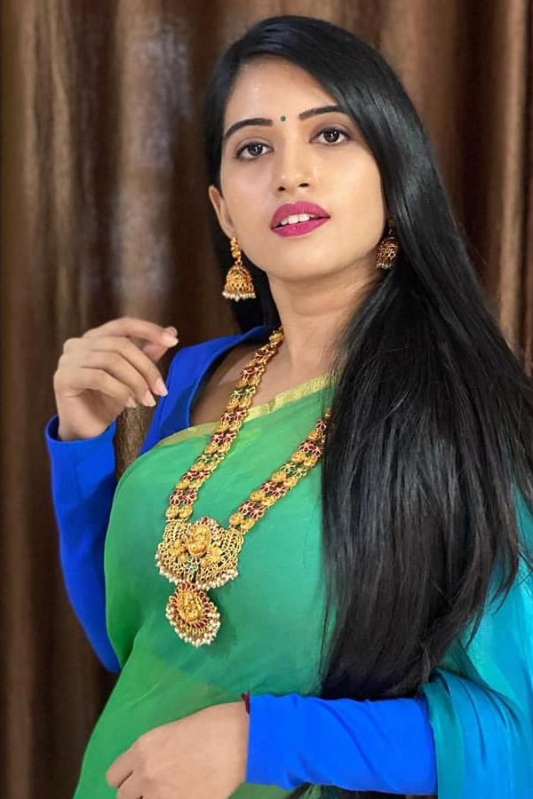 Tollywood anchor Sravanthi Chokkarapu Photos - Sakshi24