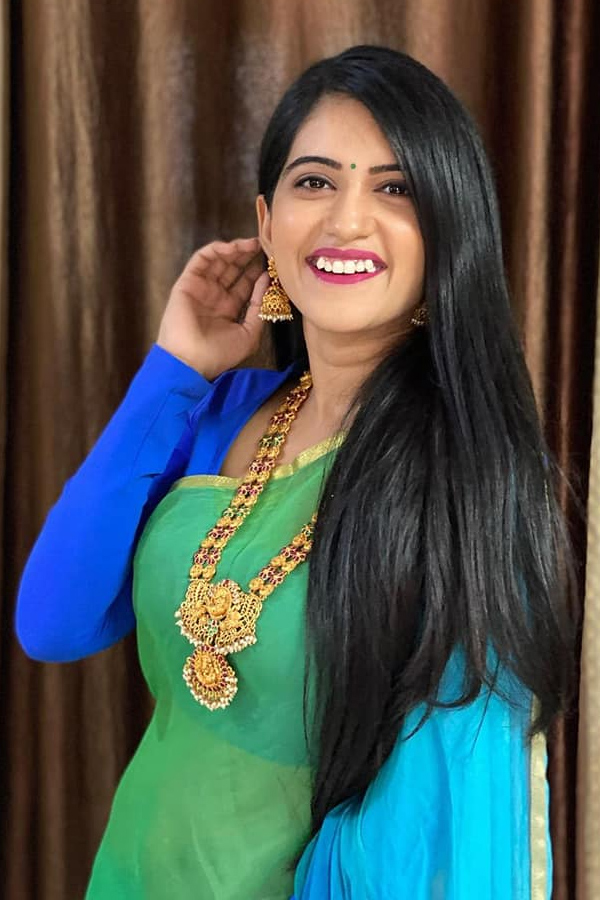 Tollywood anchor Sravanthi Chokkarapu Photos - Sakshi23