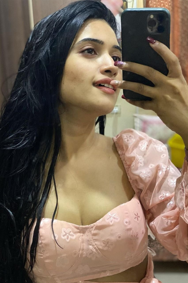 Tollywood anchor Sravanthi Chokkarapu Photos - Sakshi22