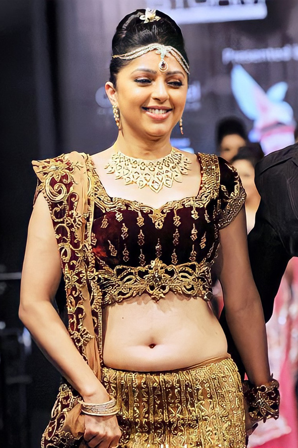 Bhumika Chawla Beautiful Photos - Sakshi24
