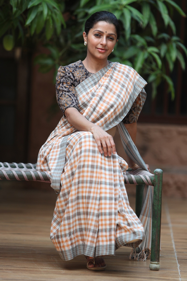 Bhumika Chawla Beautiful Photos - Sakshi16