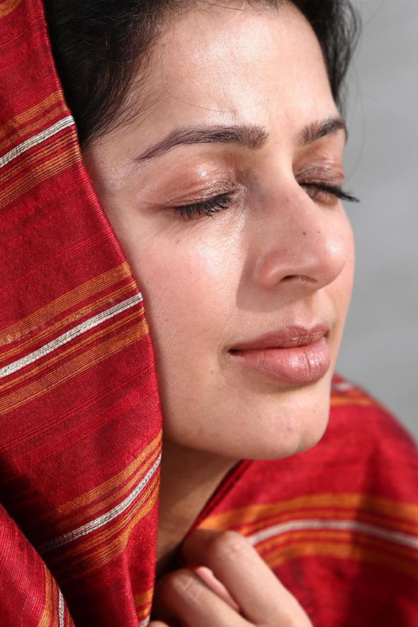 Bhumika Chawla Beautiful Photos - Sakshi21