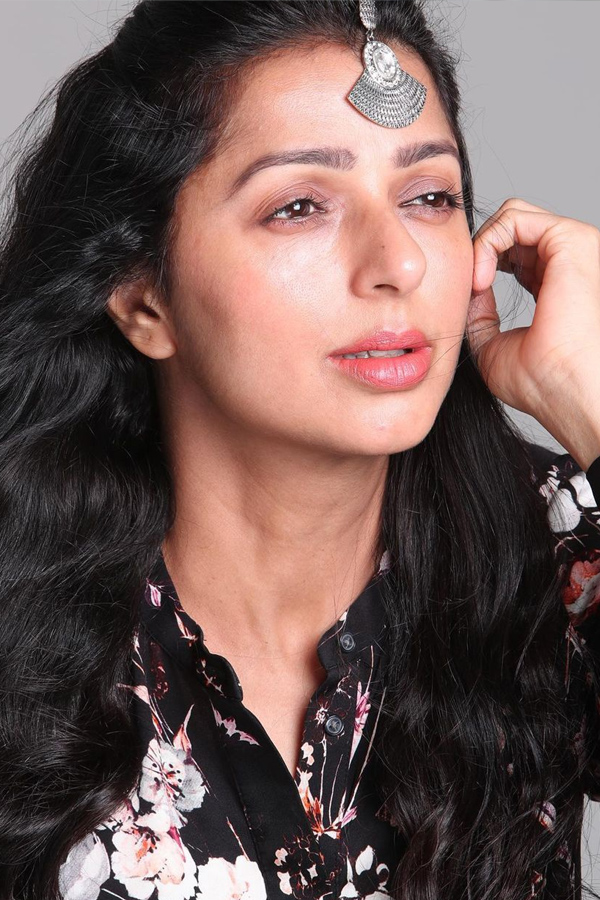 Bhumika Chawla Beautiful Photos - Sakshi25