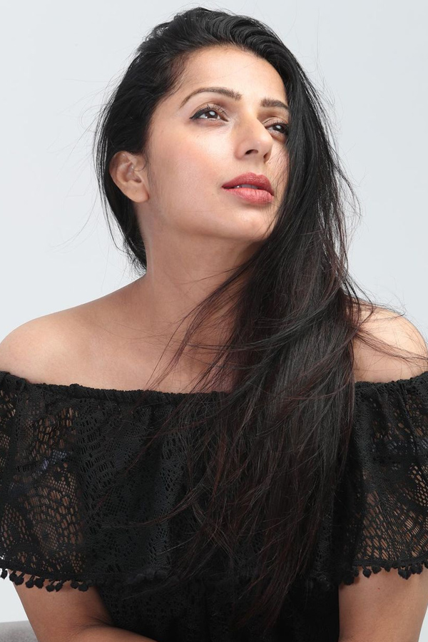 Bhumika Chawla Beautiful Photos - Sakshi4