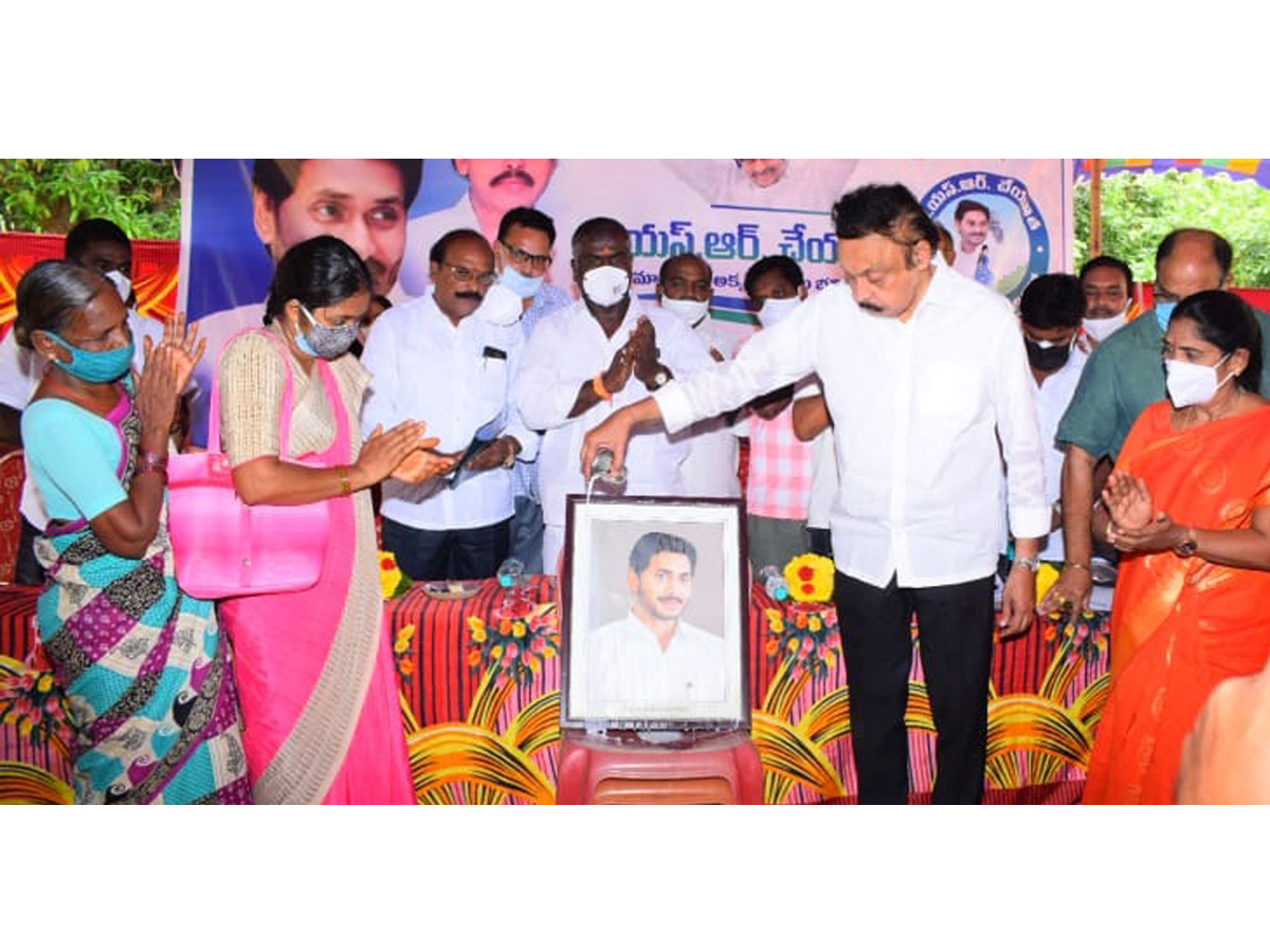 YSR Cheyutha Scheme 2021 Photo Gallery - Sakshi2