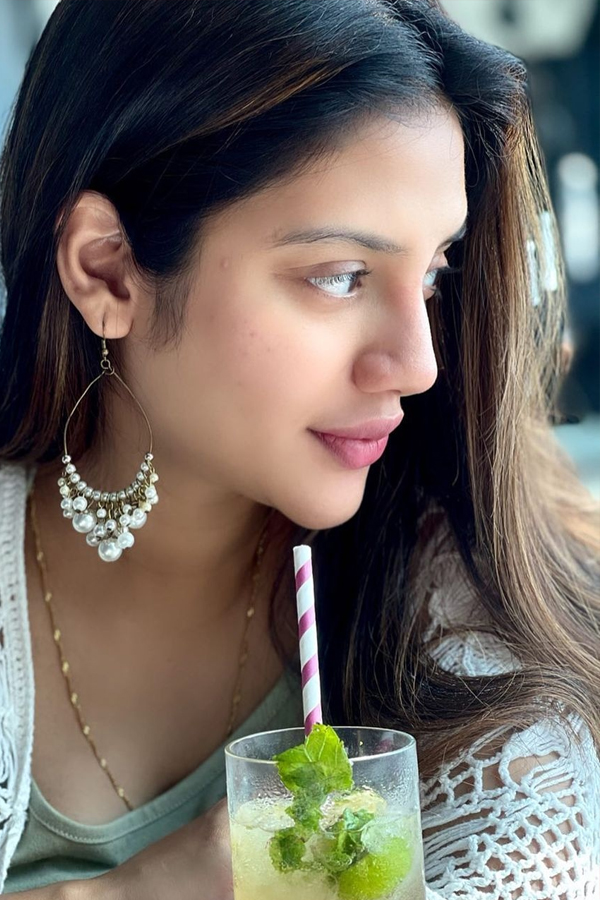 Nusrat Jahan Jain Photo Gallery - Sakshi5