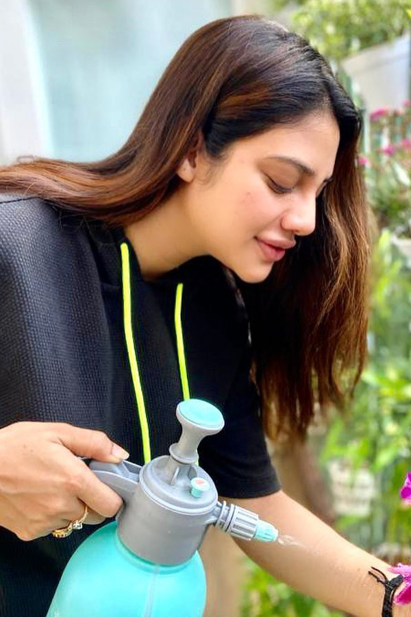 Nusrat Jahan Jain Photo Gallery - Sakshi6