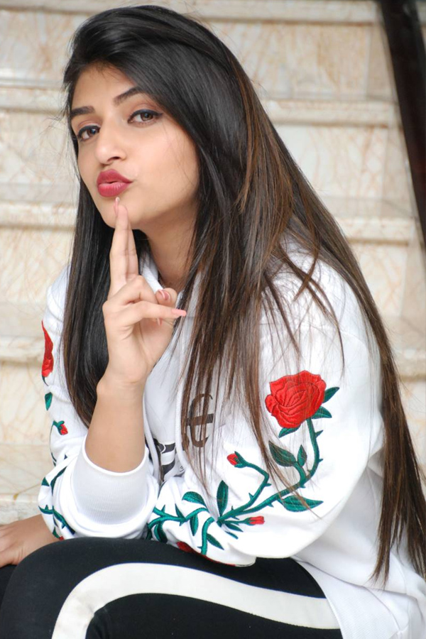 Pelli Sandadi Heroine Sree Leela Photo Gallery - Sakshi7