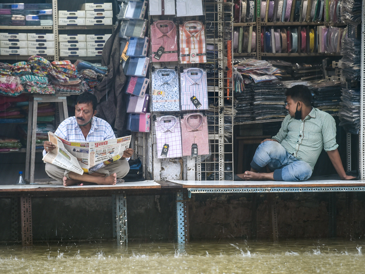 Heavy Rains Lashes Mumbai Photo Gallery - Sakshi19