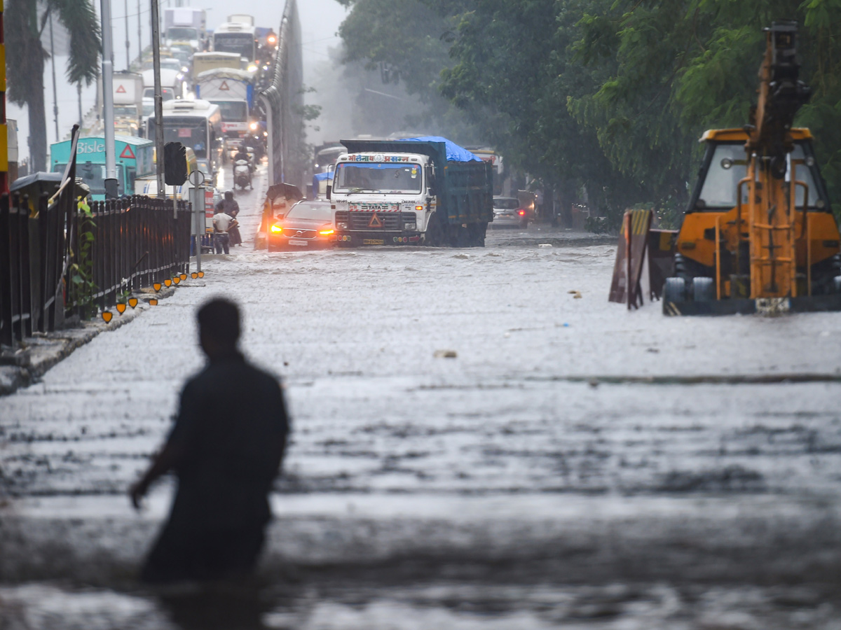 Heavy Rains Lashes Mumbai Photo Gallery - Sakshi20