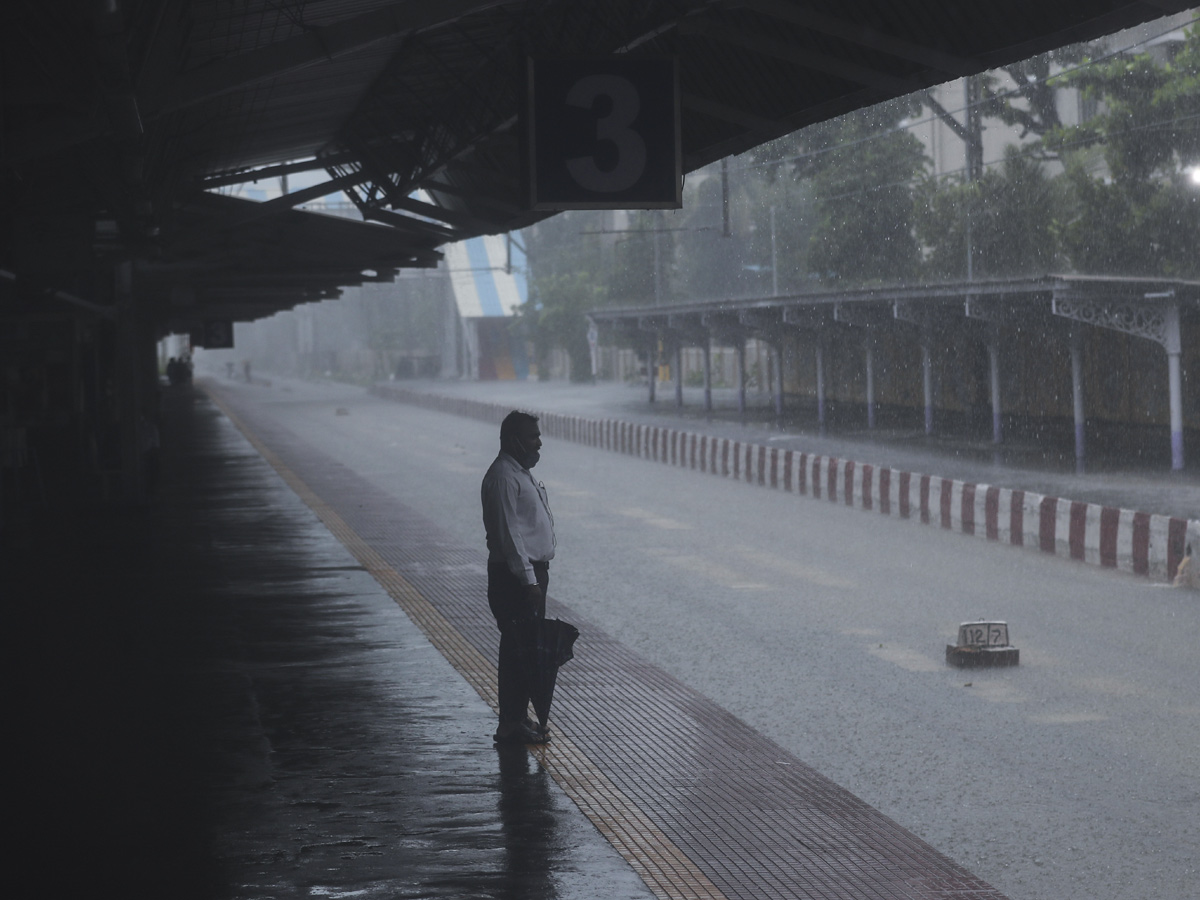 Heavy Rains Lashes Mumbai Photo Gallery - Sakshi8