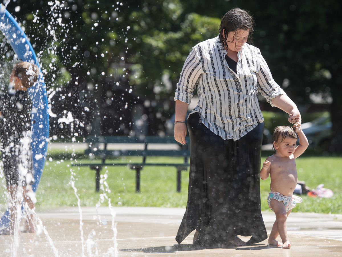 Record heatwave in Northwestern US moves to inland states - Sakshi7