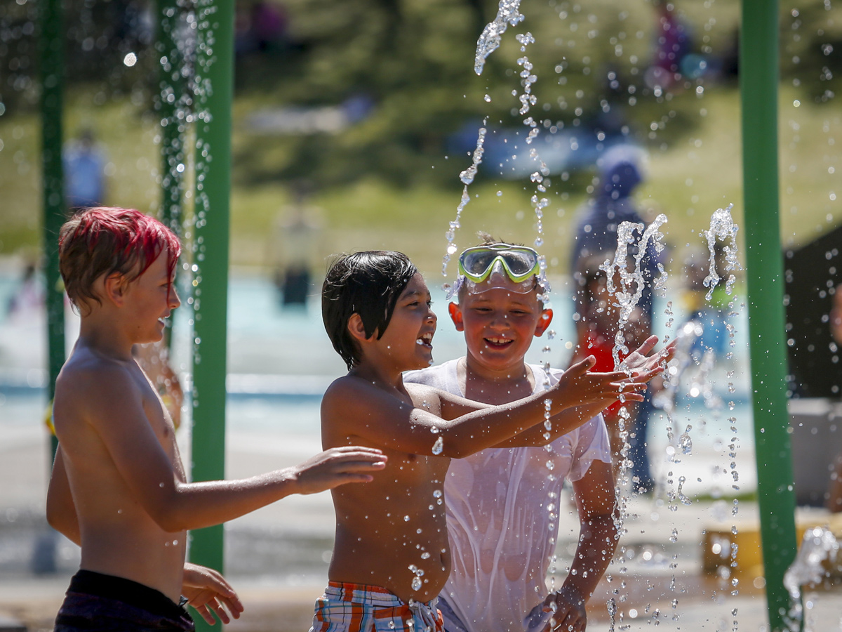 Record heatwave in Northwestern US moves to inland states - Sakshi14