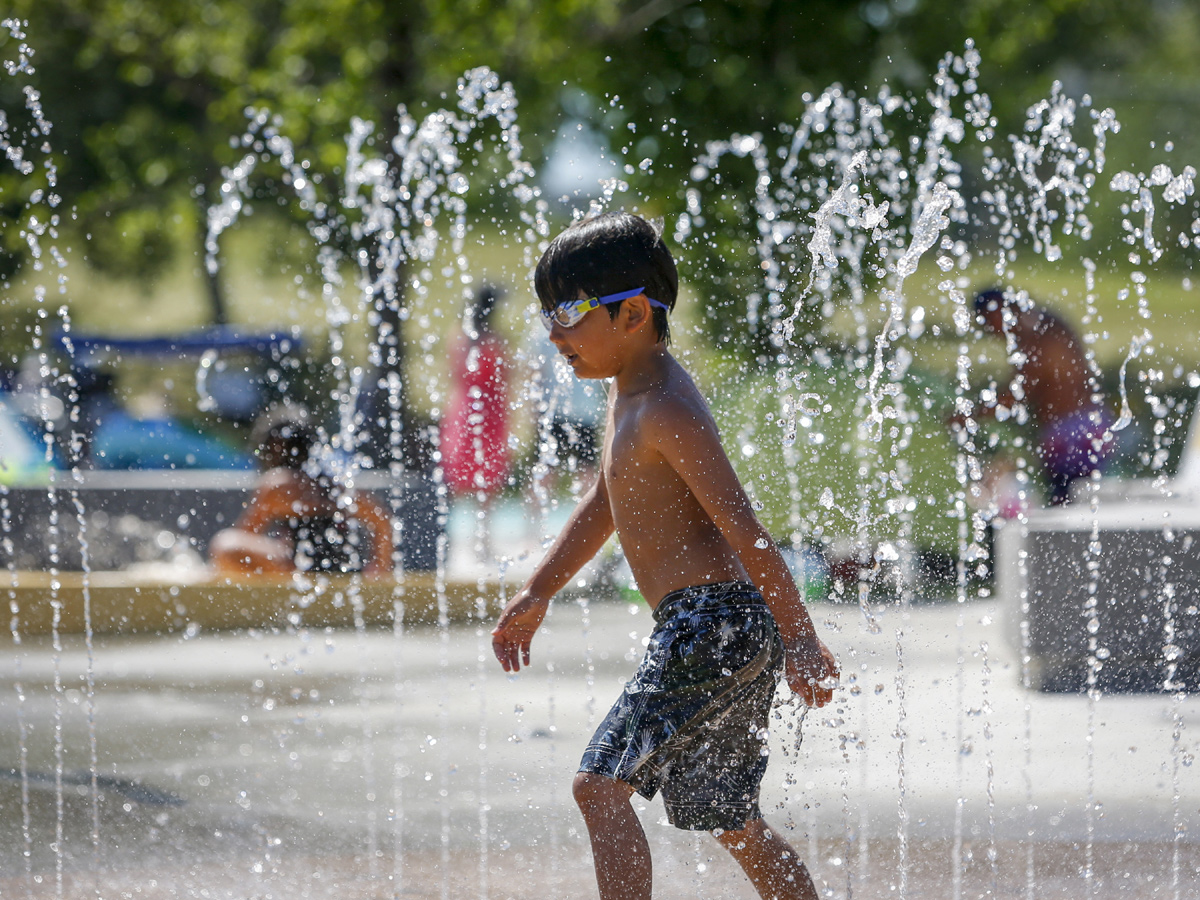 Record heatwave in Northwestern US moves to inland states - Sakshi16