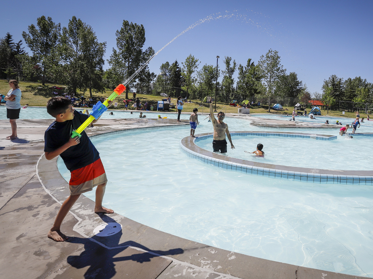 Record heatwave in Northwestern US moves to inland states - Sakshi18