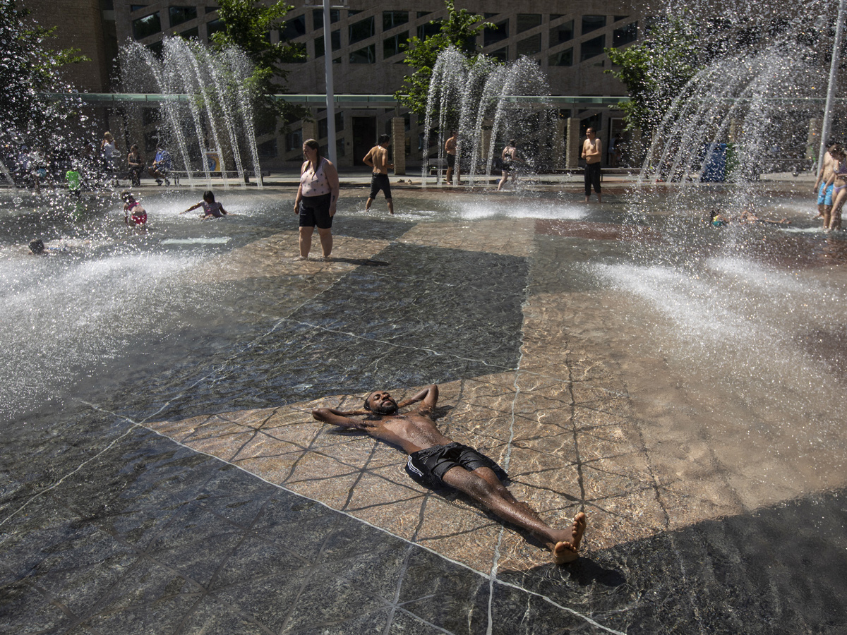 Record heatwave in Northwestern US moves to inland states - Sakshi20
