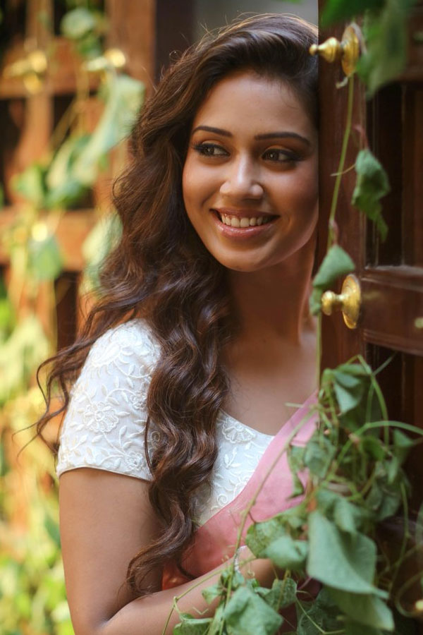 Nivetha Pethuraj Latest Pictures Photo Gallery - Sakshi11
