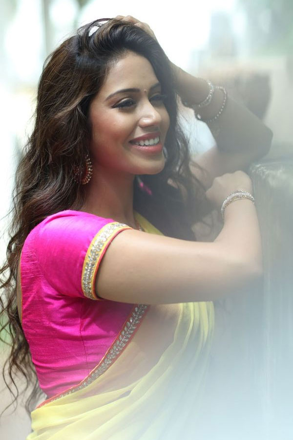 Nivetha Pethuraj Latest Pictures Photo Gallery - Sakshi6