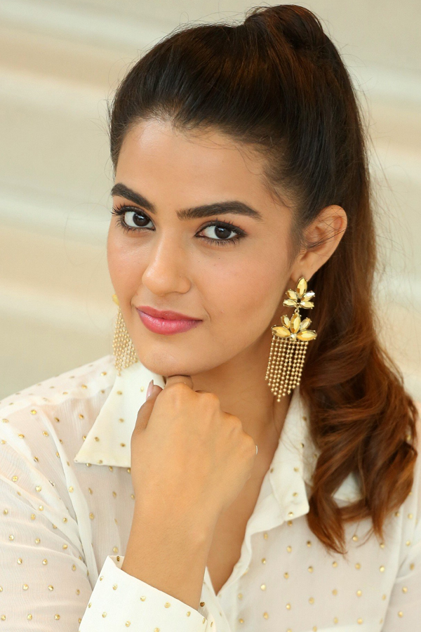 Kavya Thapar Latest Photos - Sakshi18