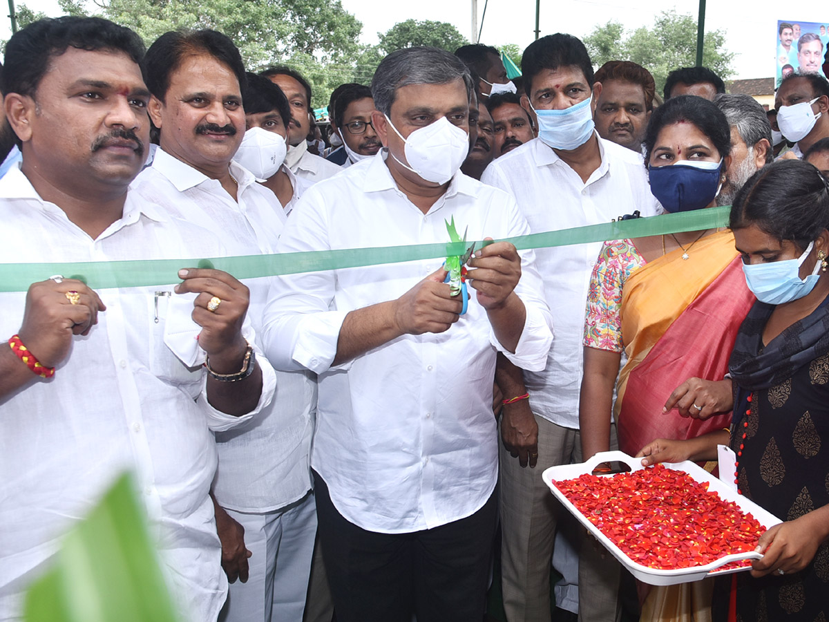 YSR Food Bank in Guntur photos - Sakshi3
