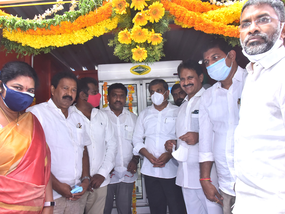 YSR Food Bank in Guntur photos - Sakshi4