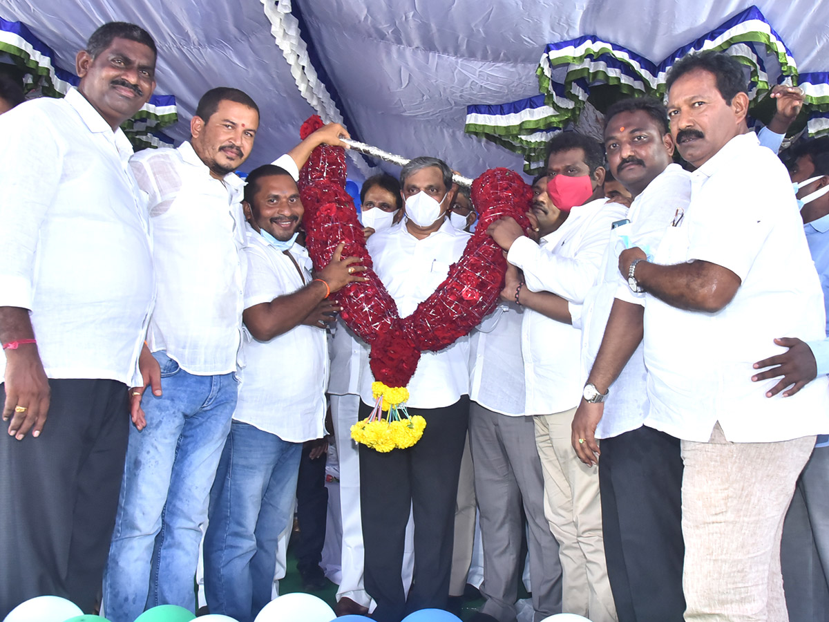 YSR Food Bank in Guntur photos - Sakshi8