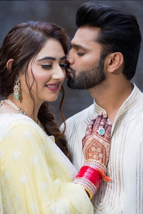 Rahul Vaidya Disha Parmar wedding Pic Viral - Sakshi22