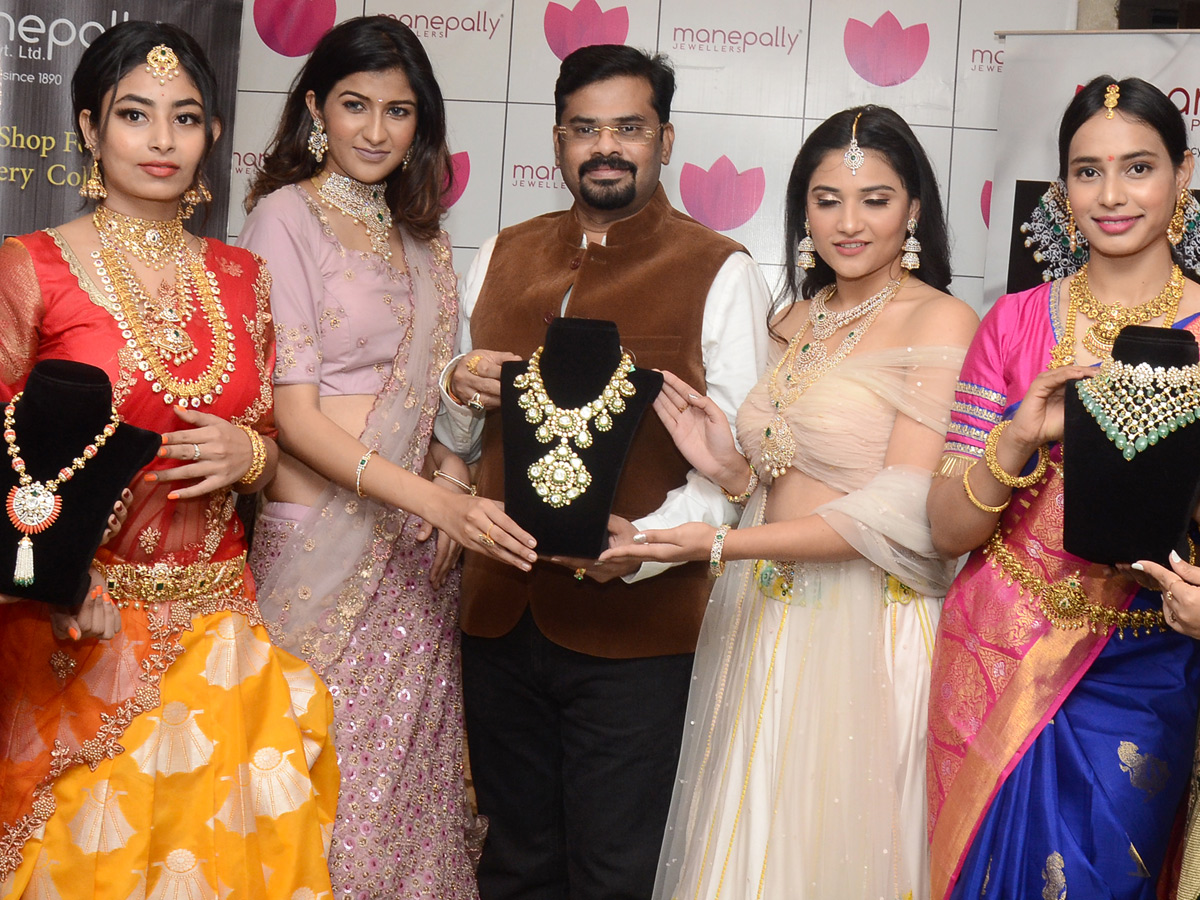 Manepally Jewellers at Panjagutta - Sakshi3