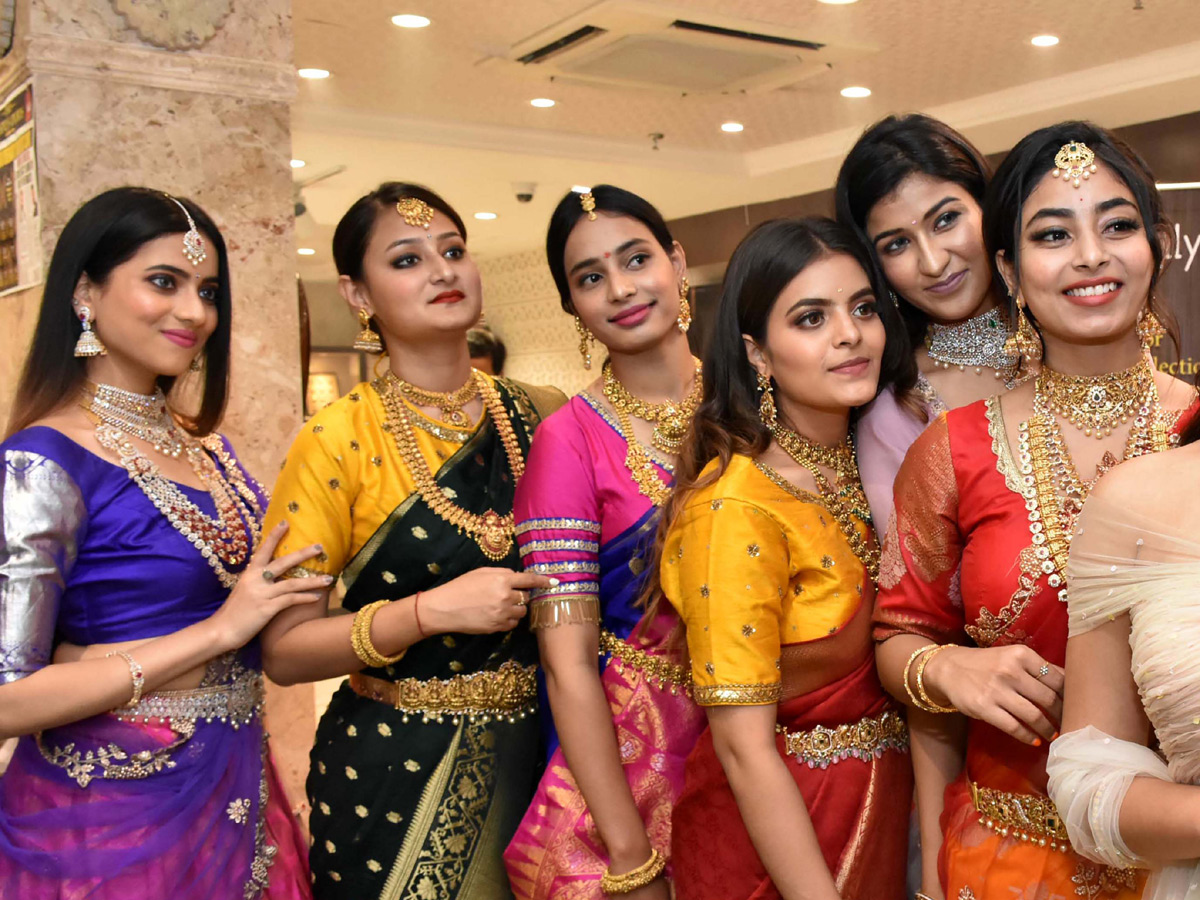Manepally Jewellers at Panjagutta - Sakshi6