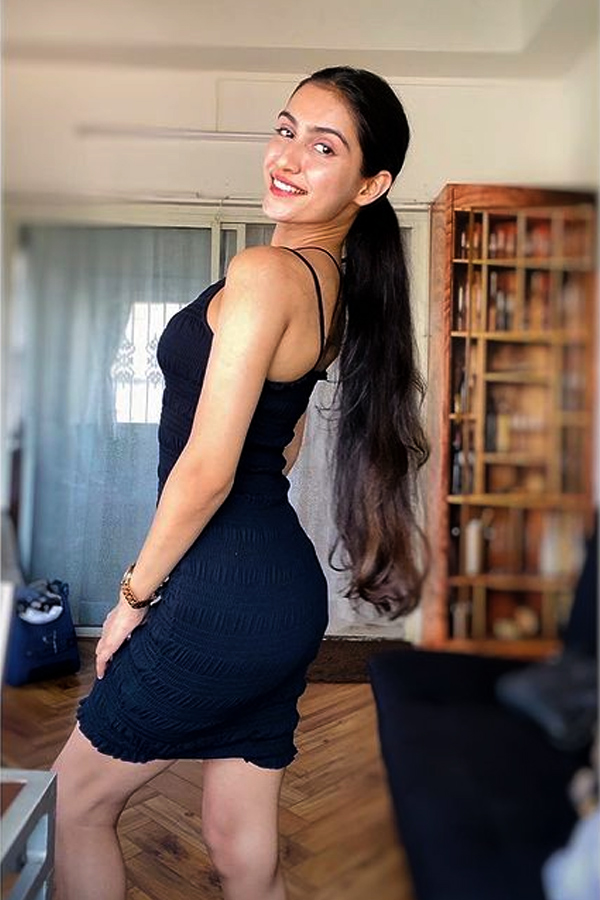 Prithvi Shaw Girl Friend Prachi Singh Photo Gallery - Sakshi28