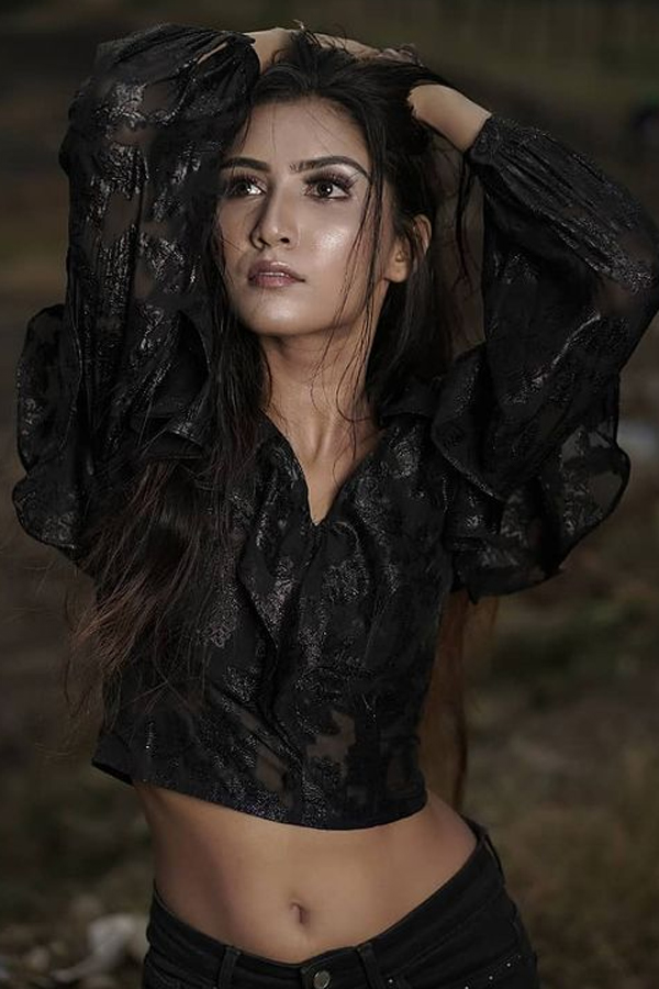 Prithvi Shaw Girl Friend Prachi Singh Photo Gallery - Sakshi18
