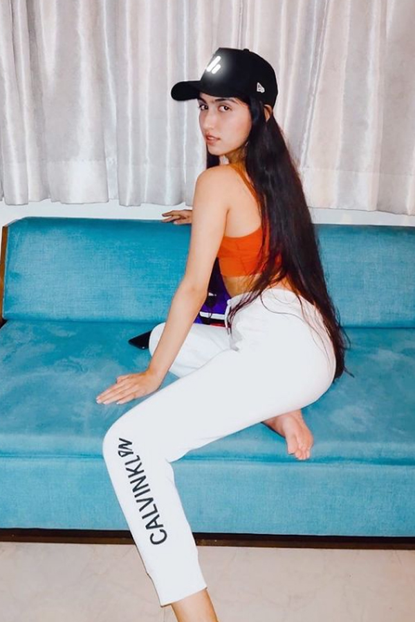 Prithvi Shaw Girl Friend Prachi Singh Photo Gallery - Sakshi7