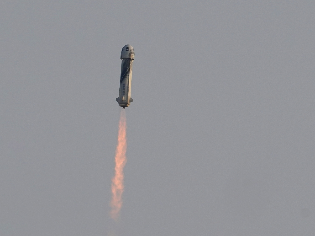 Jeff Bezos and Crew Complete Successful Space Flight Photo Gallery - Sakshi13
