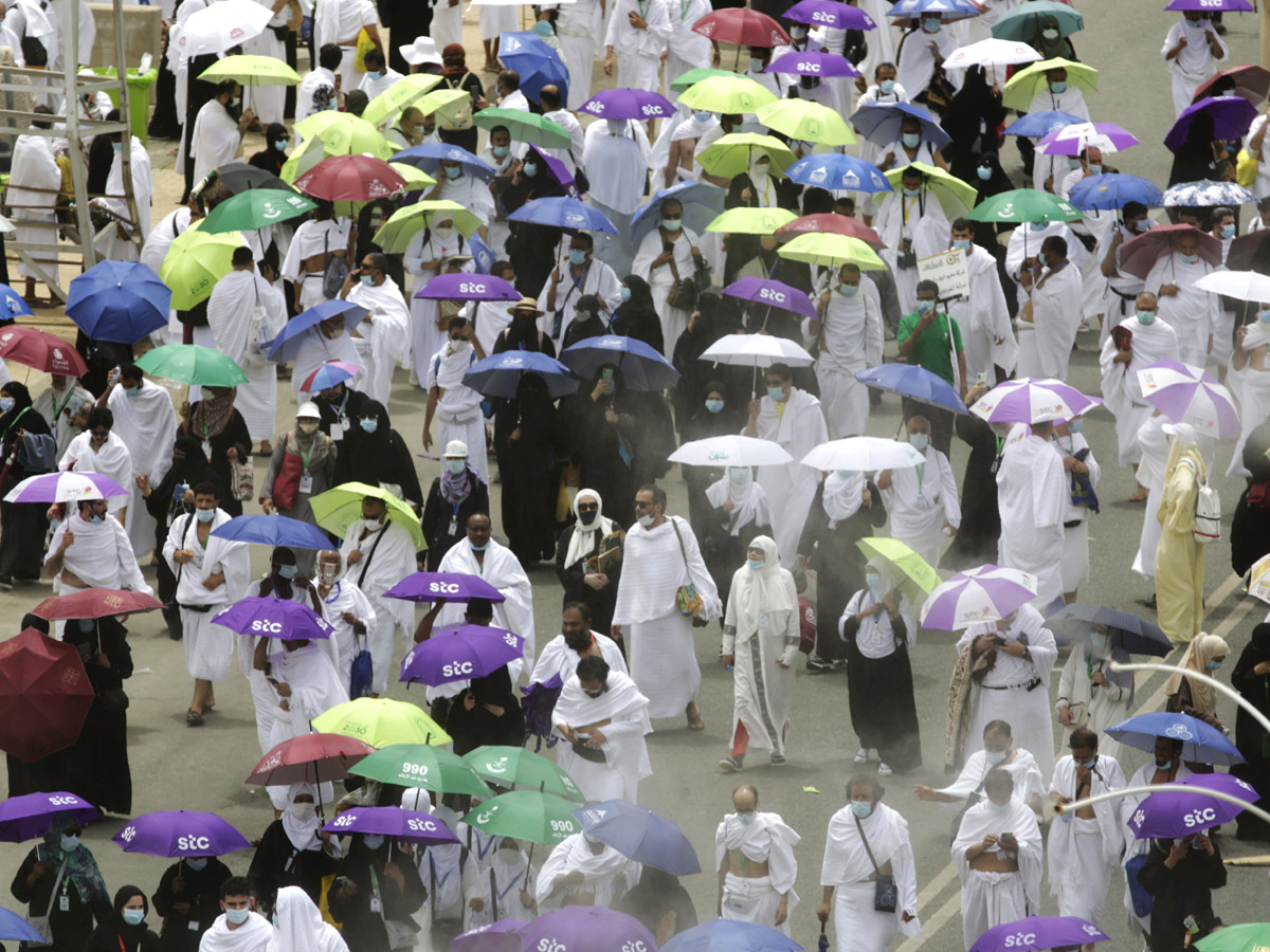 Muslim pilgrims gather around Mecca to offer prayer - Sakshi17