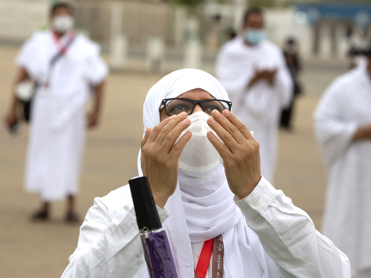 Muslim pilgrims gather around Mecca to offer prayer - Sakshi19