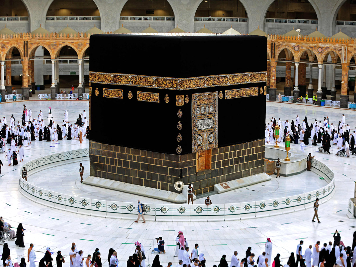 Muslim pilgrims gather around Mecca to offer prayer - Sakshi6