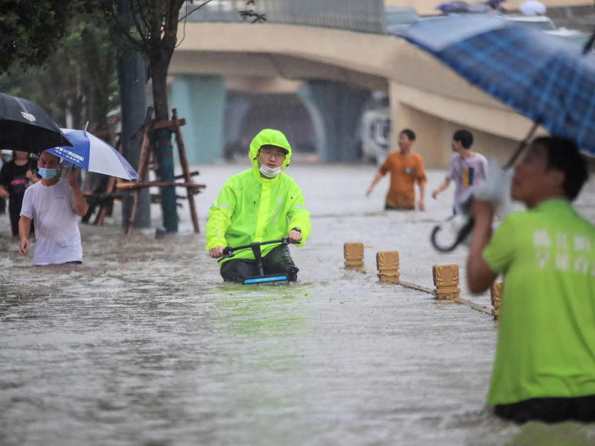 Heavy rainfall floods streets and subway stations in China Photo Gallery - Sakshi8