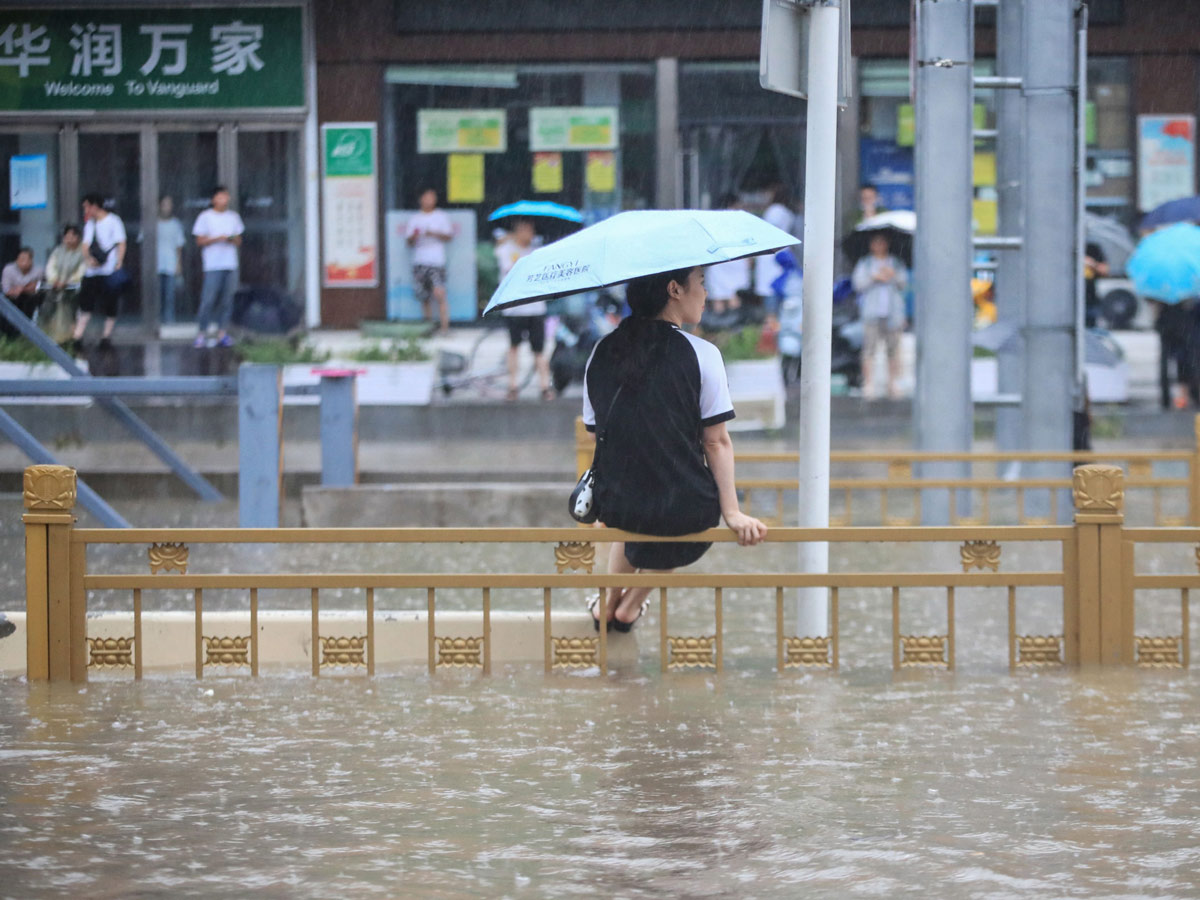 Heavy rainfall floods streets and subway stations in China Photo Gallery - Sakshi10