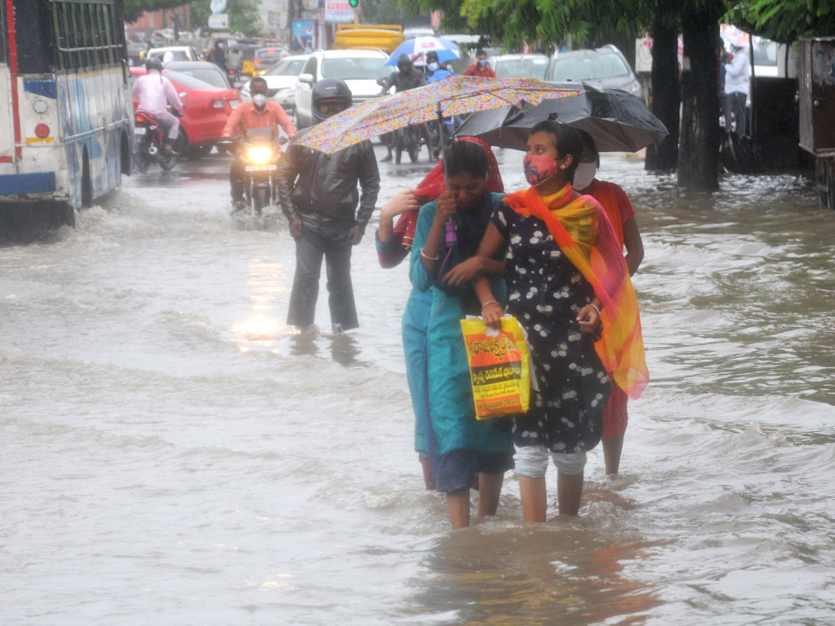 Heavy Rain in Telangana - Sakshi4