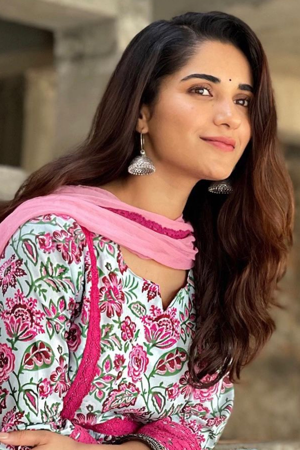 Hit Movie Heroine Ruhani Sharma Photo Gallery - Sakshi11