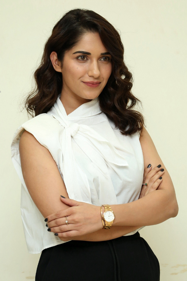 Hit Movie Heroine Ruhani Sharma Photo Gallery - Sakshi19